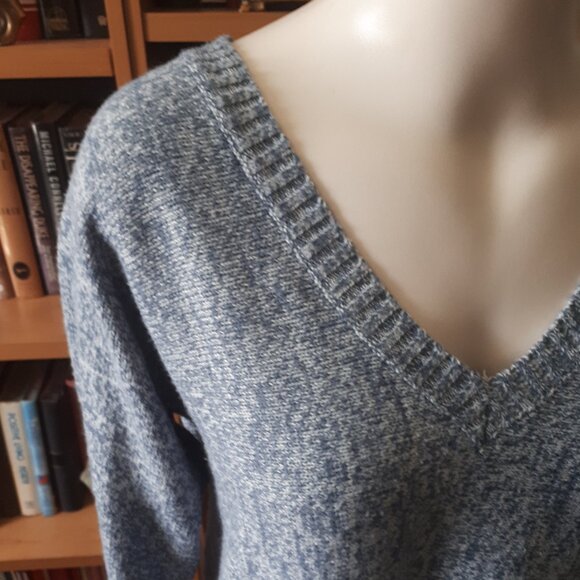 Heathered Blue Sweater - Size M - Zipper up the back - Picture 4 of 6